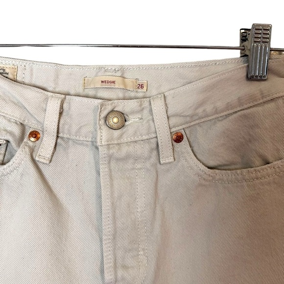 Levi's Wedgie Icon Fit in Neutral Ground - Picture 11 of 16